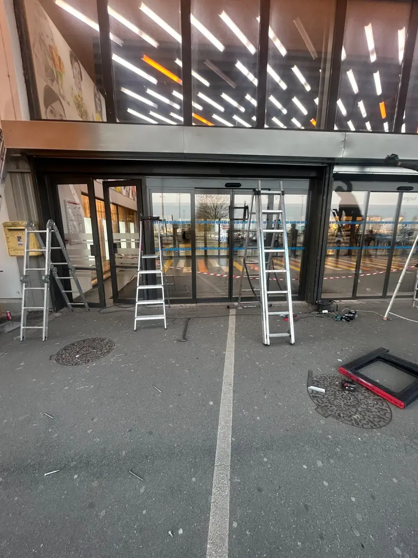 Réalisation rideau métallique — Installation