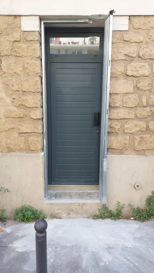 Réalisation rideau métallique — Installation